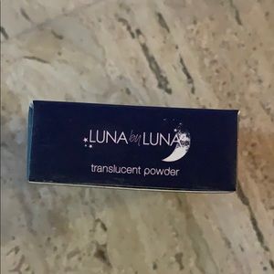 Translucent powder